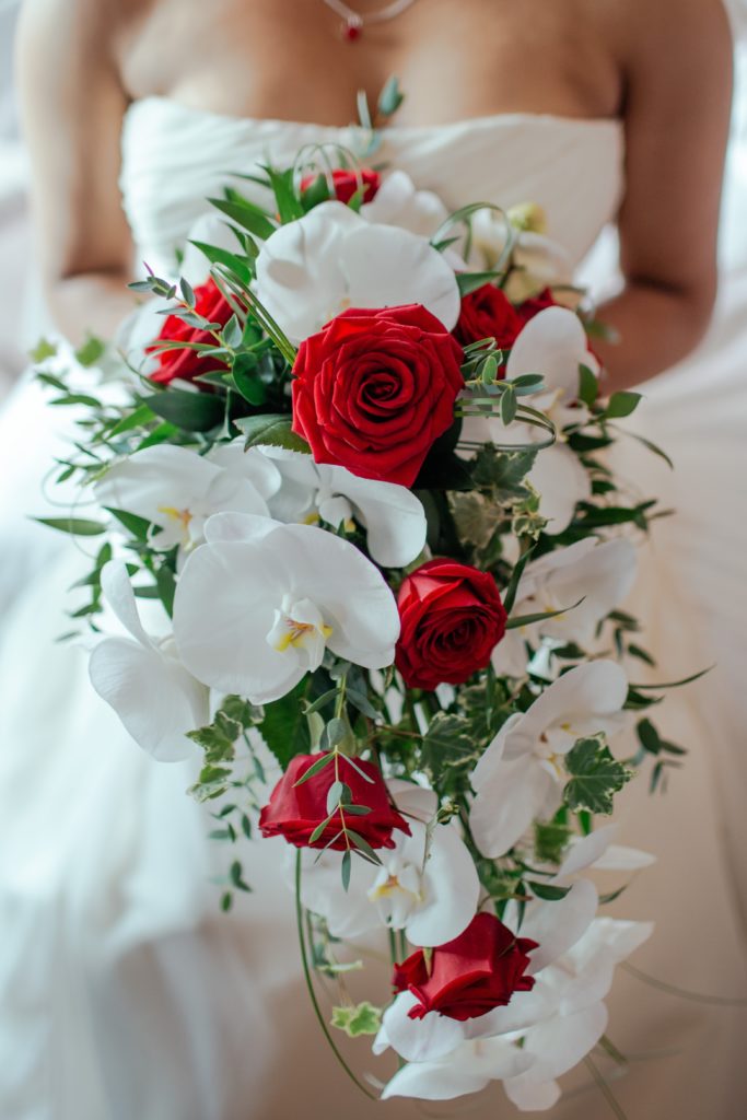 Bouquet de mariée rouge et blanc - Mon Bouquet de Roses